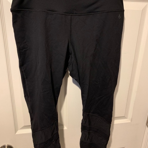 Torrid Active Capris - Picture 2 of 5